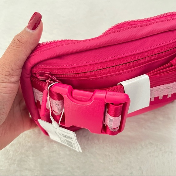 Lululemon Everywhere Belt Bag 1L Wordmark - Picture 9 of 11
